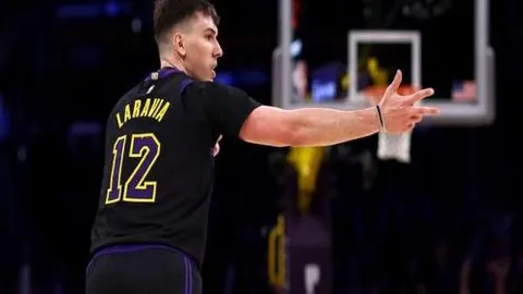 “卡塔尔网球赛16强险胜，伊加与伊莲娜再现去年决赛巅峰对决”